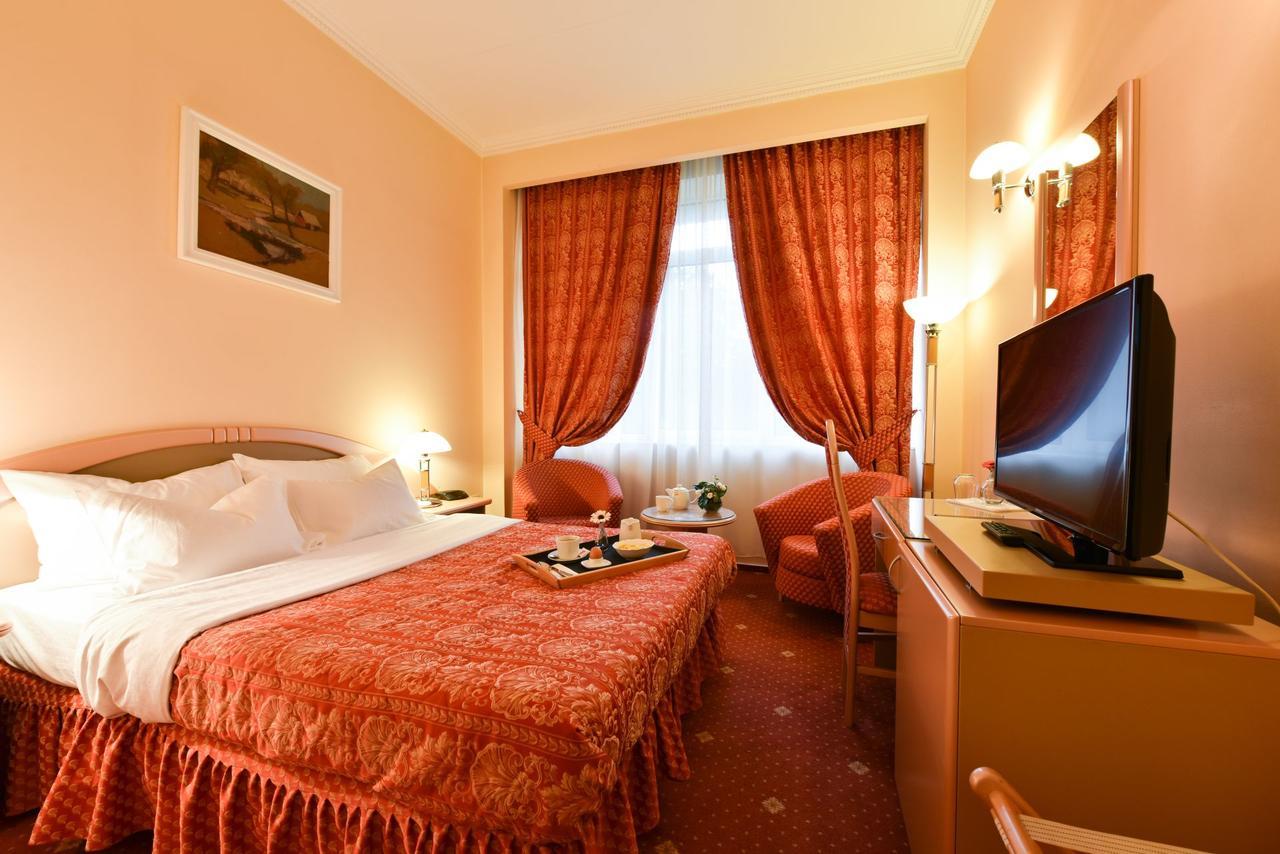 Hotel Belvedere เบรยลา ภายนอก รูปภาพ